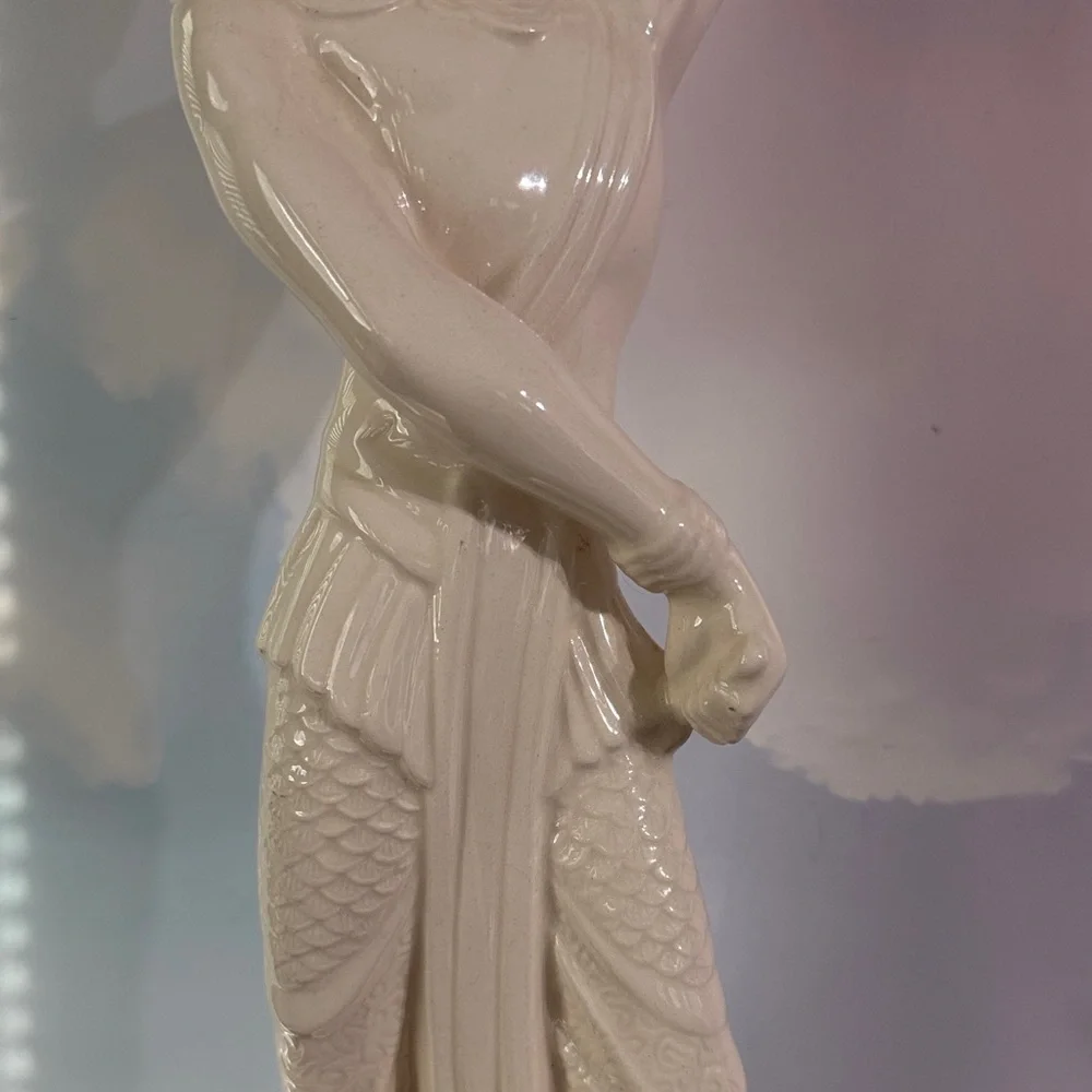 Vintage white ceramic or porcelain Asian female figurine by Maurine Downing - Picture 3 of 12